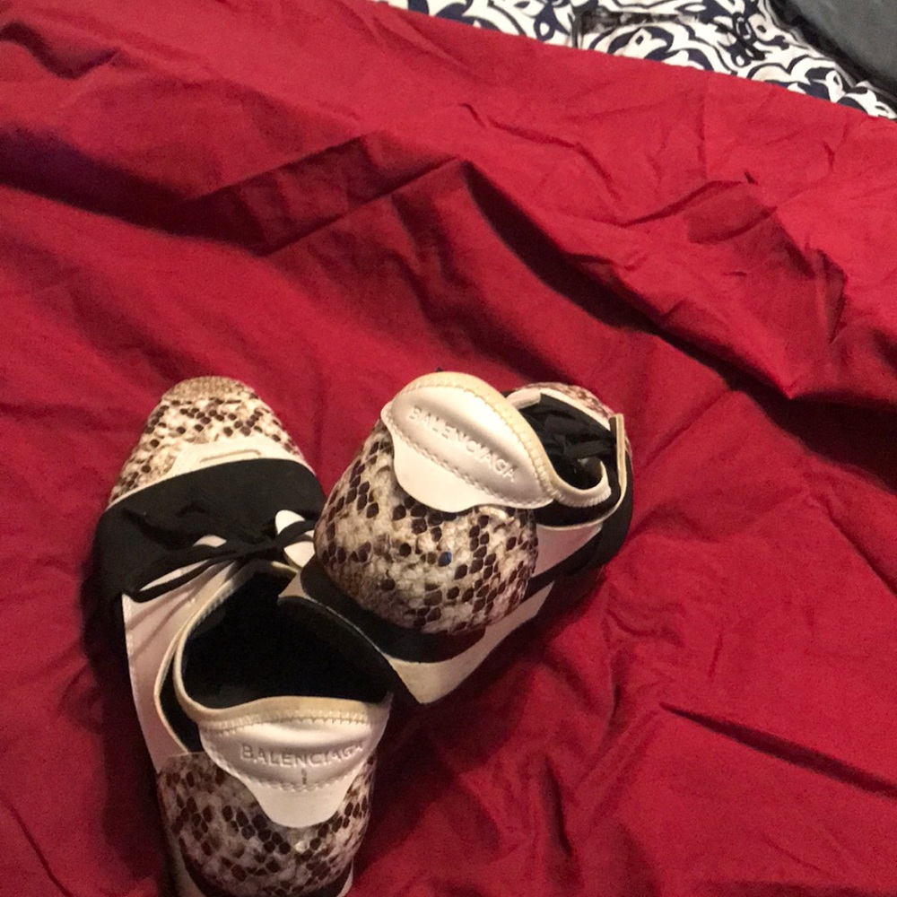 Shoes - Picture 4 of 4